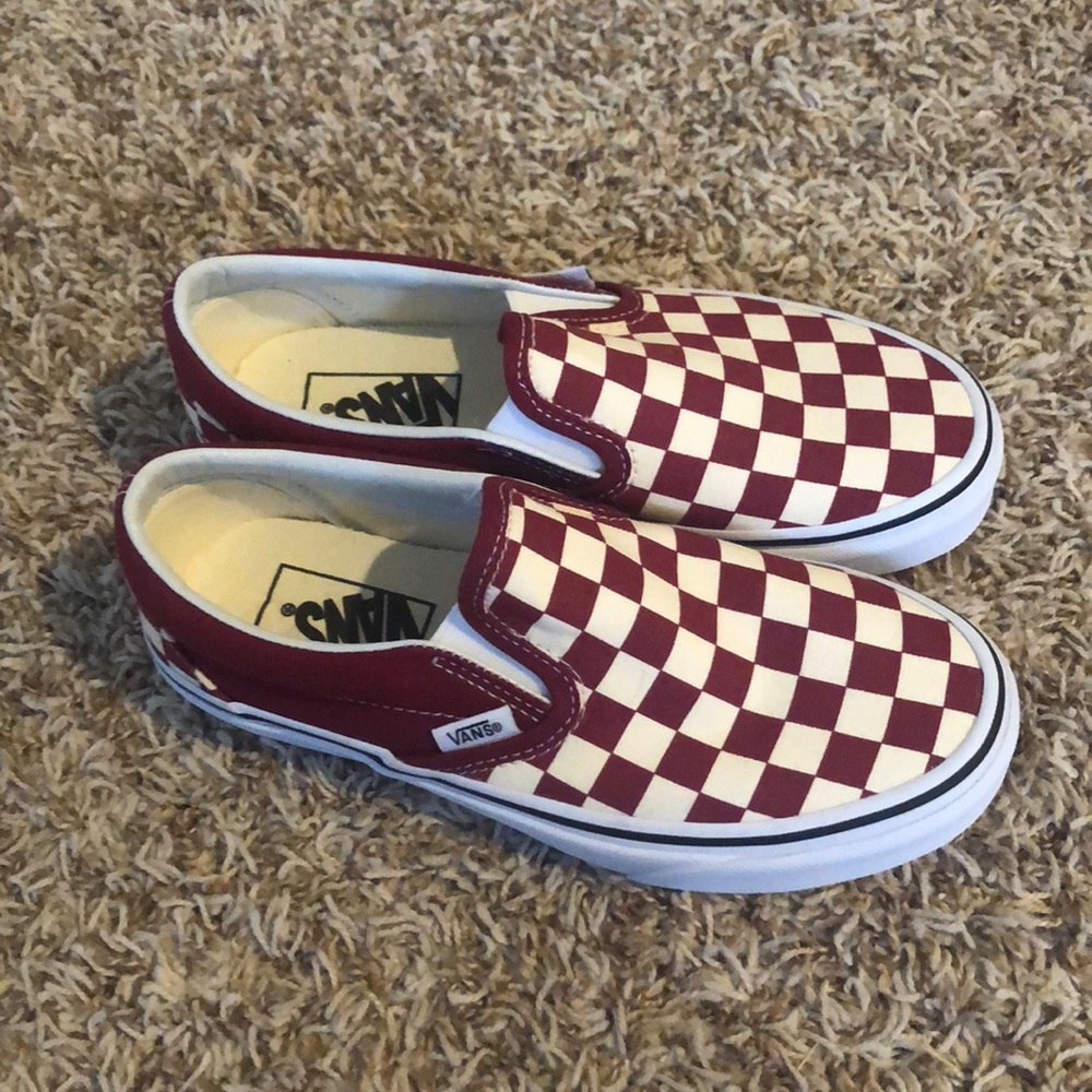 NEVER WORN MAROON VANS CHECKERBOARD SLIP-ON